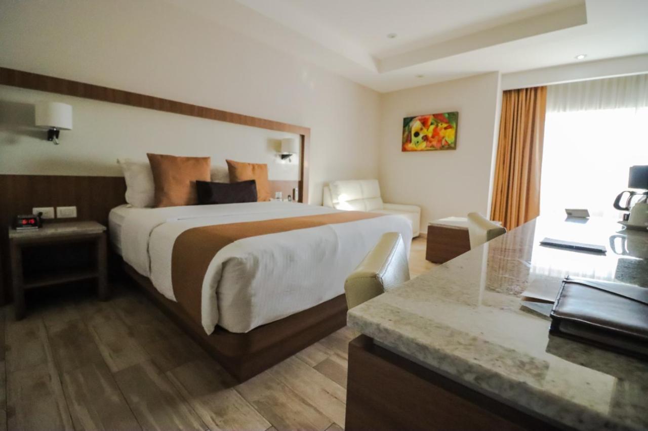 Hotel Soleil Business Class Leon Ngoại thất bức ảnh